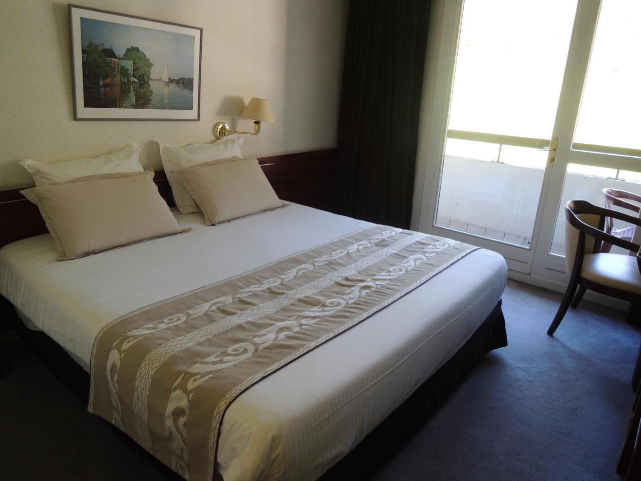 Hotel 4C Cluses Eksteriør bilde